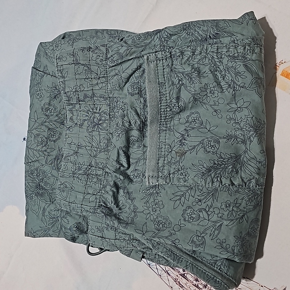 Democracy Teal Floral Capris - Picture 4 of 7